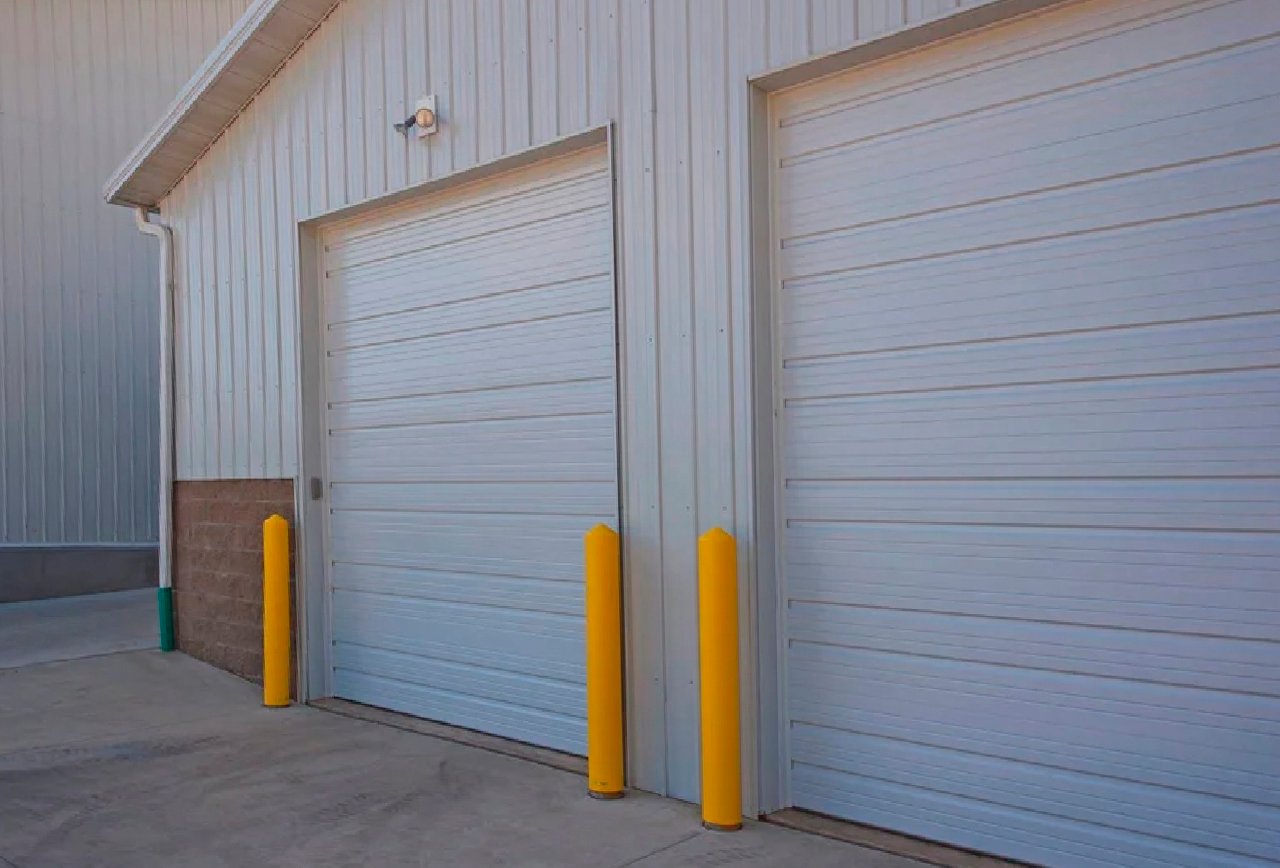 Commercial garage doors in Chicago — sectional and roll-up